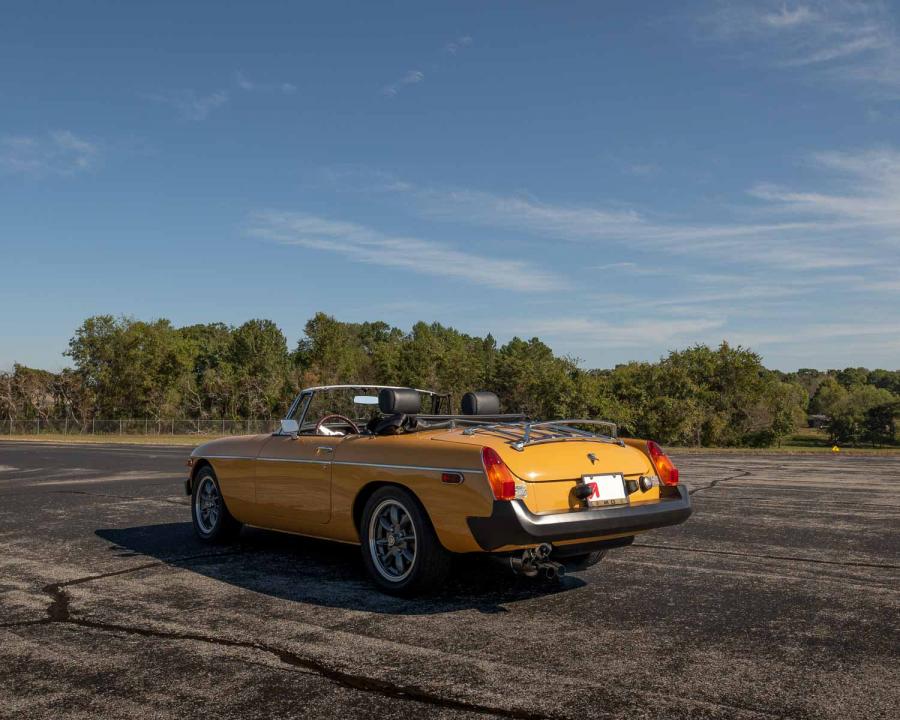  MGB Roadster 5-Speed 1977 года  (фото 19 из 72)